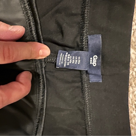 The Gap - faux leather in front leggings size med - Picture 2 of 7